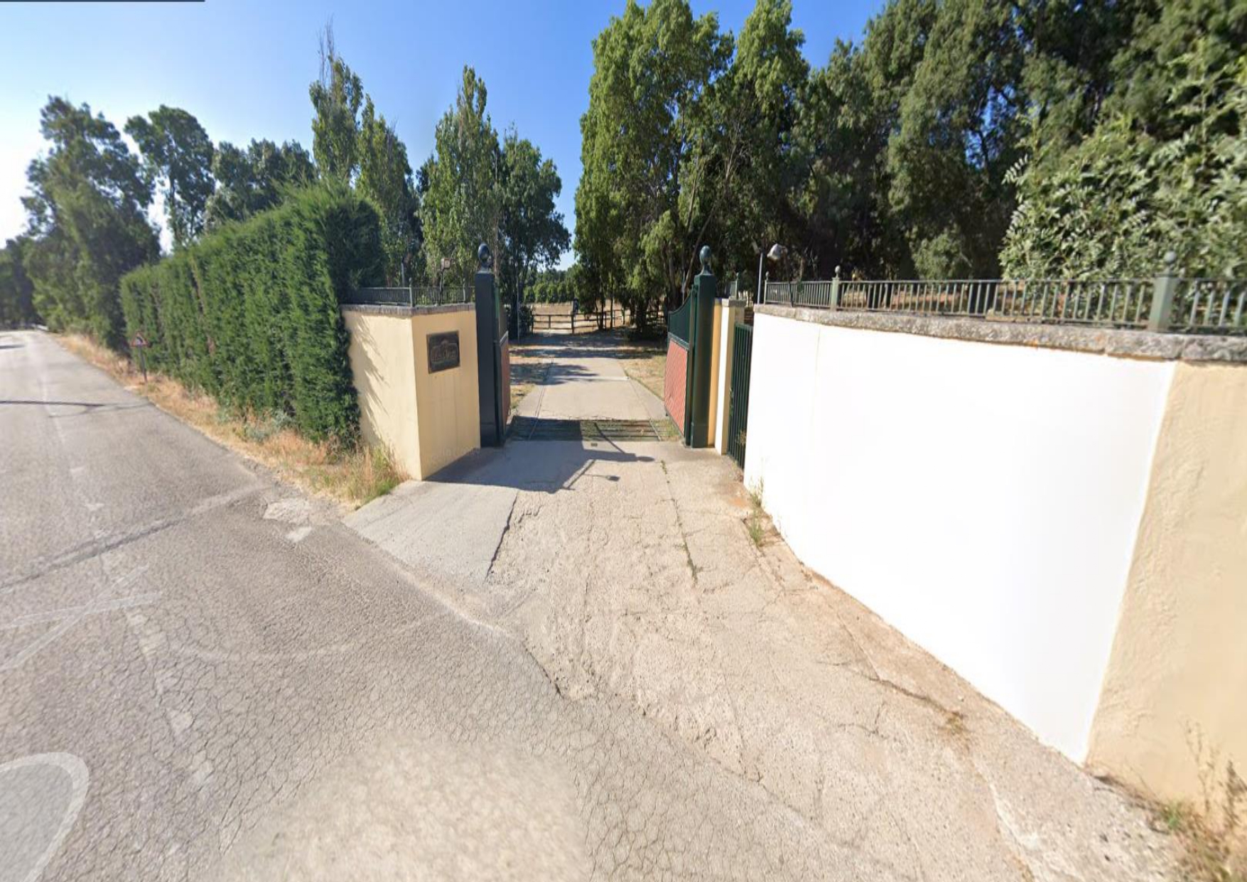 Entrada a la finca (antes de llegar al camping)